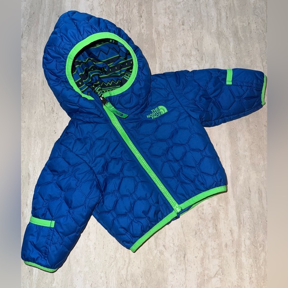 The North Face ‘Perrito’ Reversible Jacket - Picture 1 of 3